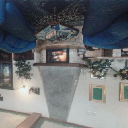 Hotel Cristallo צ'רטו לאגי מראה חיצוני תמונה