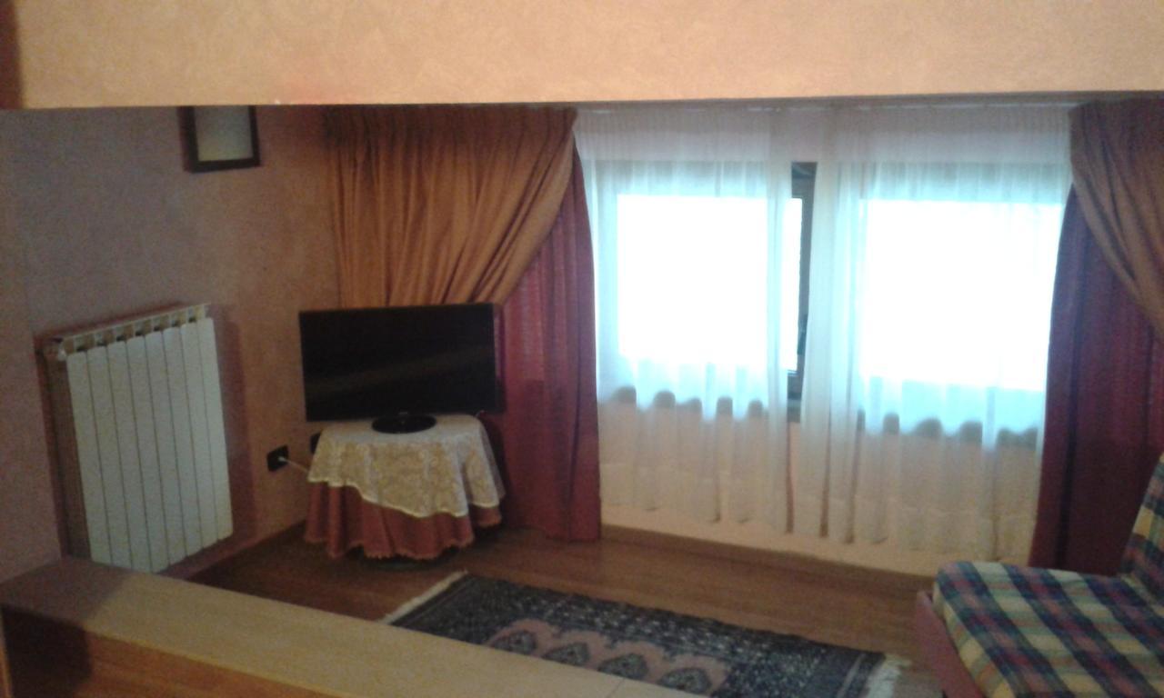 Hotel Cristallo צ'רטו לאגי מראה חיצוני תמונה
