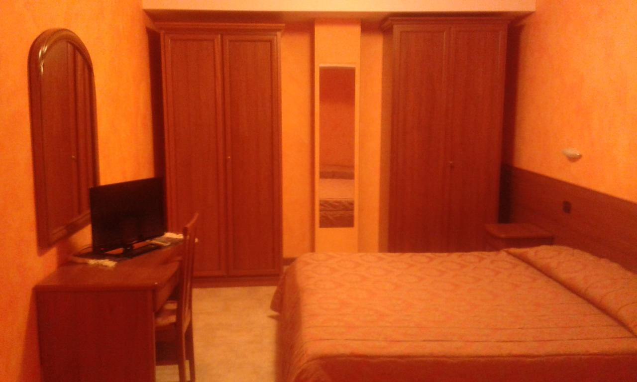 Hotel Cristallo צ'רטו לאגי חדר תמונה