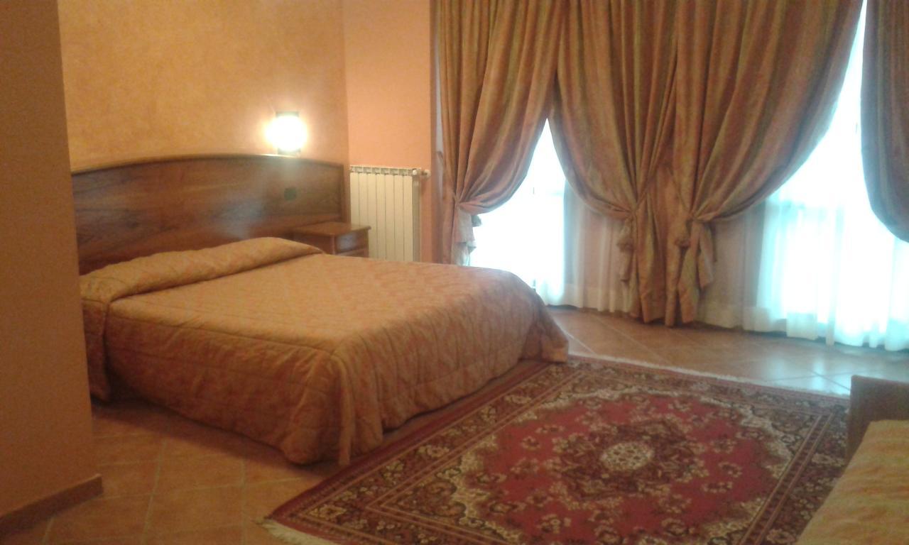Hotel Cristallo צ'רטו לאגי חדר תמונה