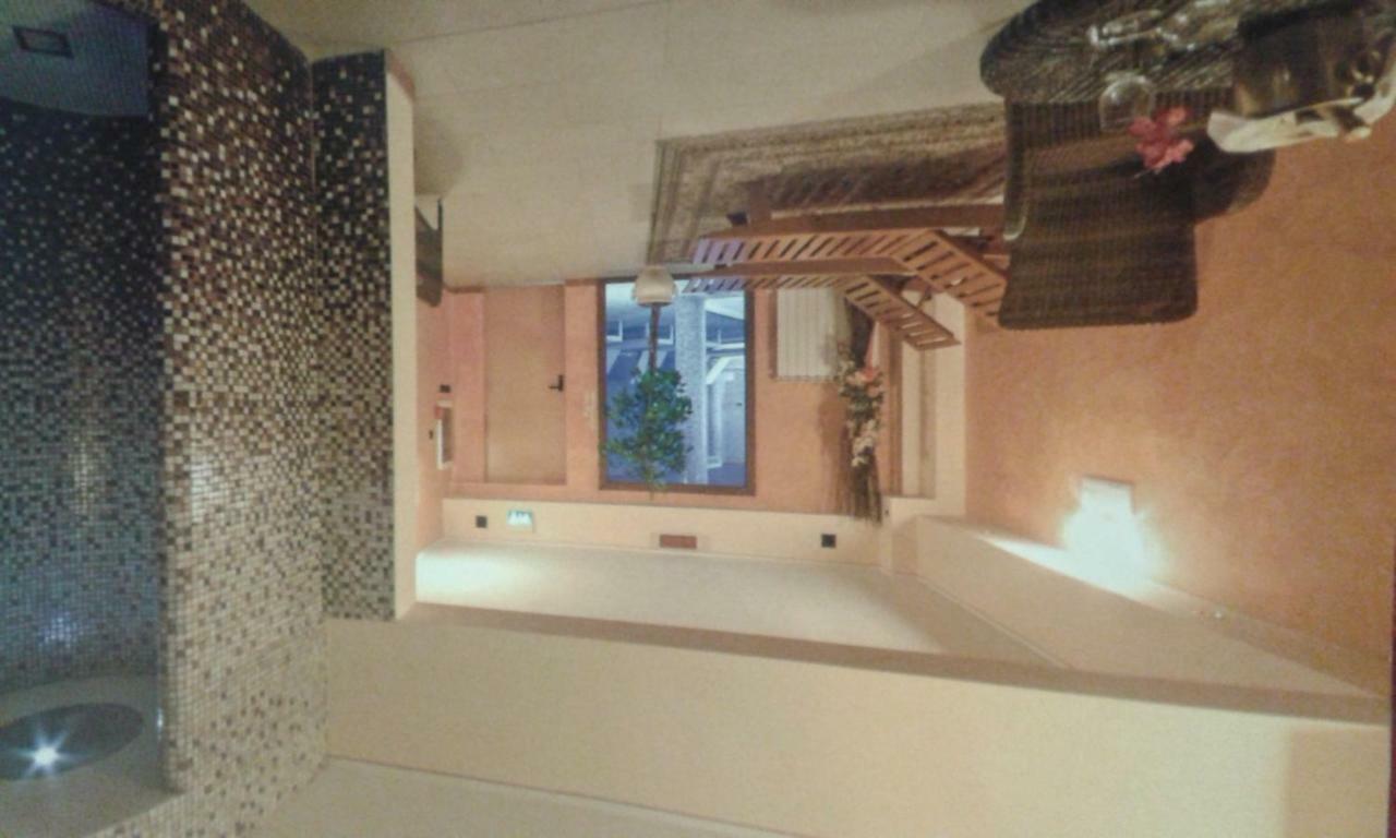 Hotel Cristallo צ'רטו לאגי מראה חיצוני תמונה